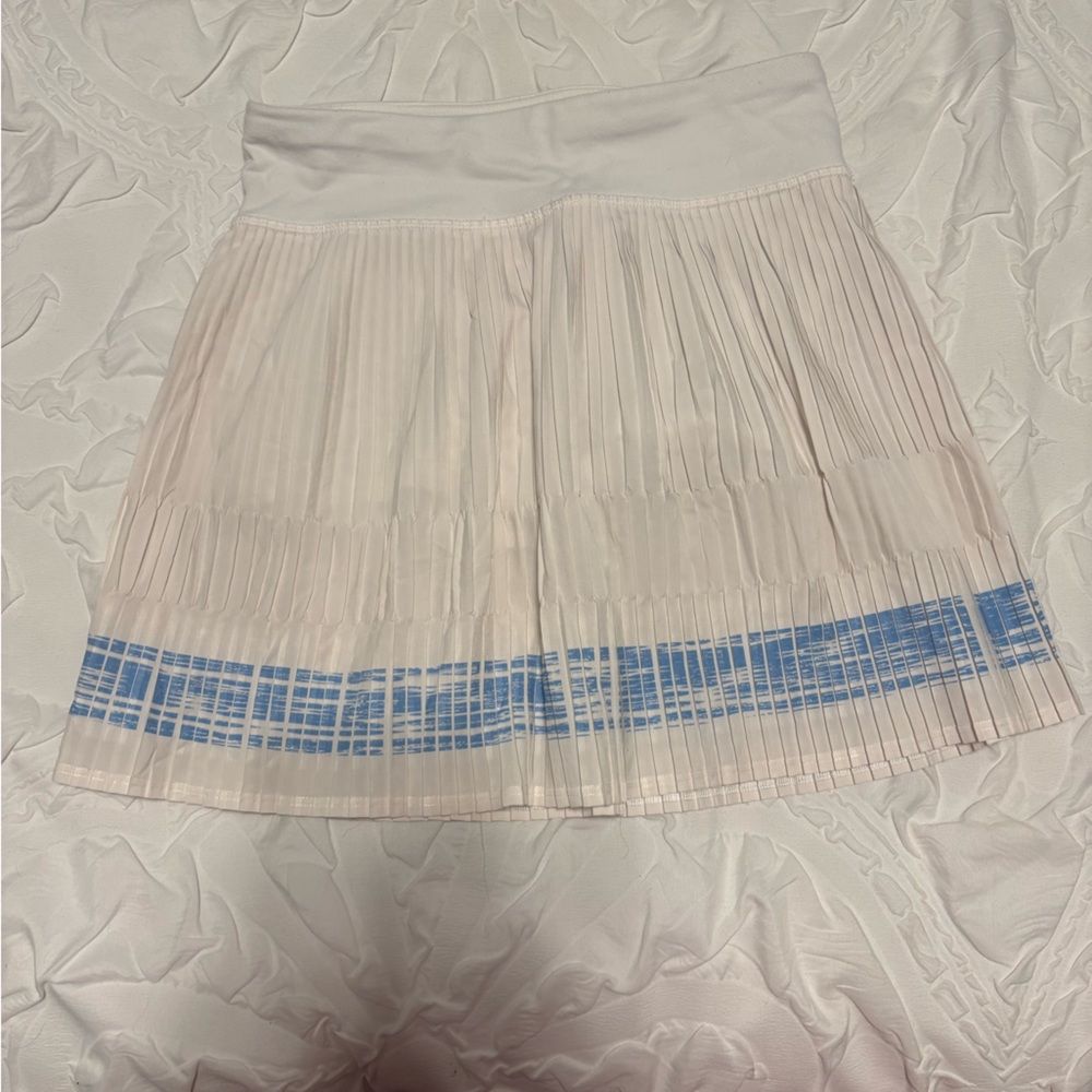 Size 10 white pleated ivivva skort